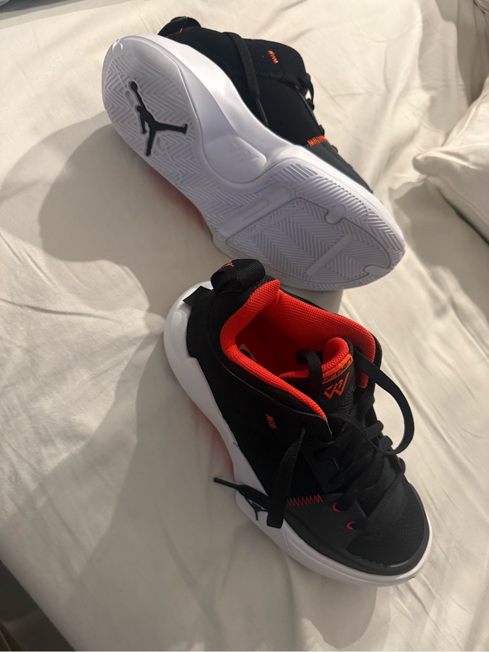 Nike Kids Black and Red Low-Top Sneakers